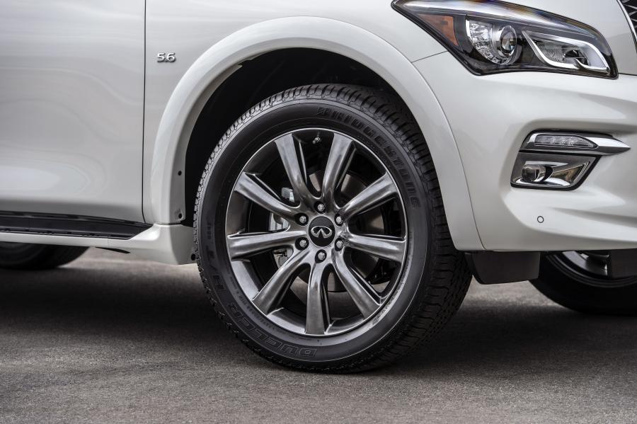 Детали экстерьера Infiniti QX80 5.6 Signature Edition 2017 года  (NA) (фото 10 из 11)